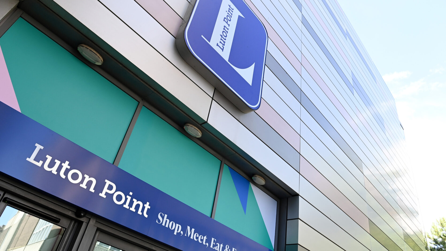 Luton Point shopping centre entrance graphics