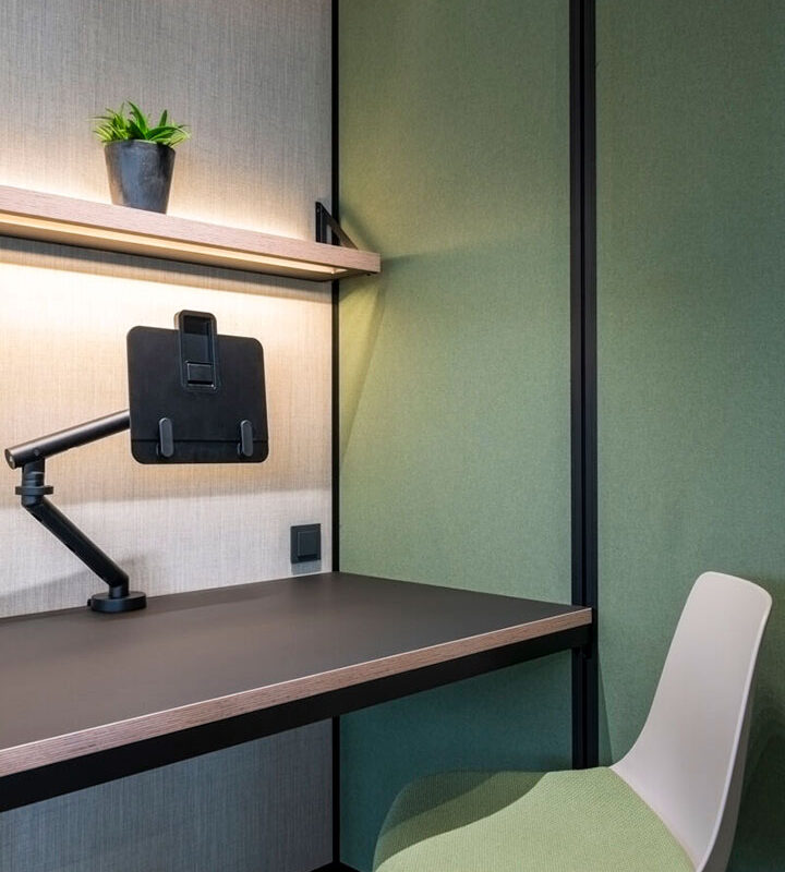 Eku Workspace - Desk space